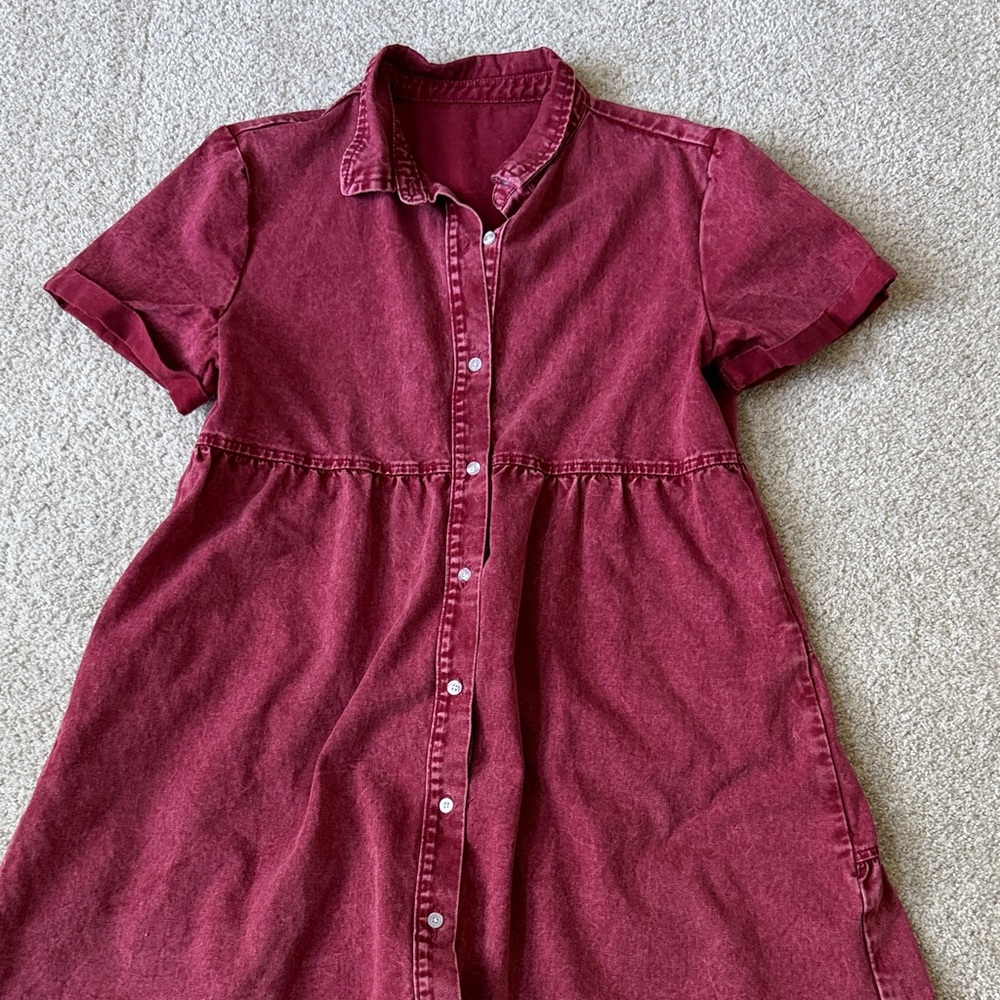 Button-Front Short Sleeve Dress in Wine Red